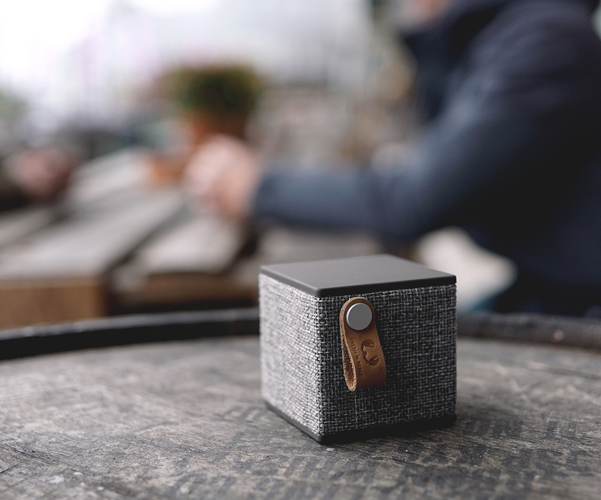 FRESH ‘N REBEL Rockbox Cube Fabriq Edition Bluetooth Lautsprecher, Grau
