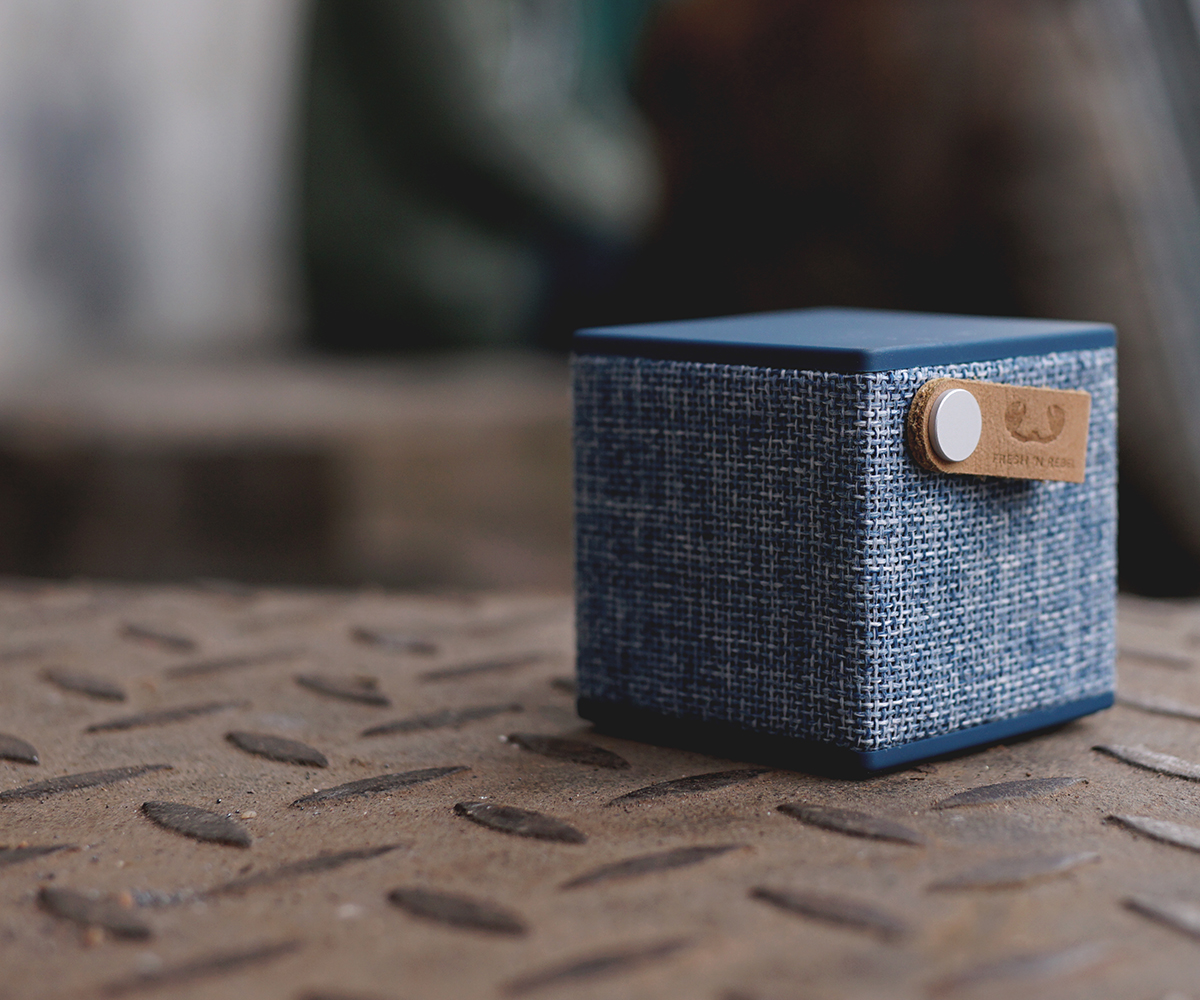 FRESH ‘N REBEL Rockbox Cube Fabriq Edition Bluetooth Lautsprecher, Blau