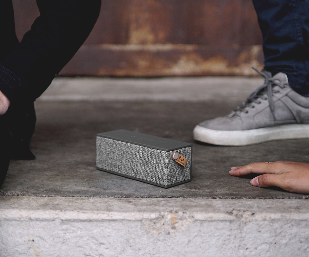 FRESH ‘N REBEL Rockbox Brick Fabriq Edition Bluetooth Lautsprecher, Grau