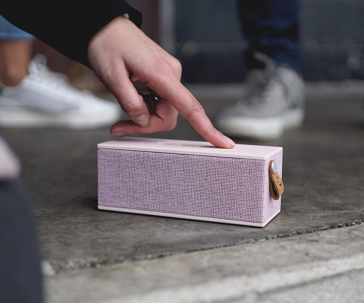 FRESH ‘N REBEL Rockbox Brick Fabriq Edition Bluetooth Lautsprecher, Rosé