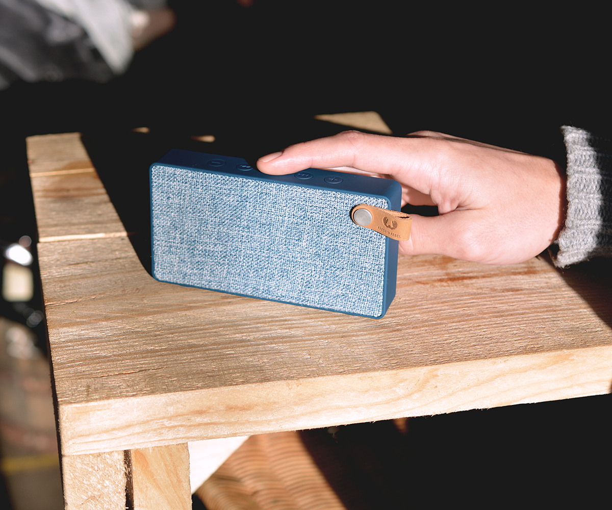 FRESH ‘N REBEL Rockbox Slice Fabriq Edition Bluetooth Lautsprecher, Blau