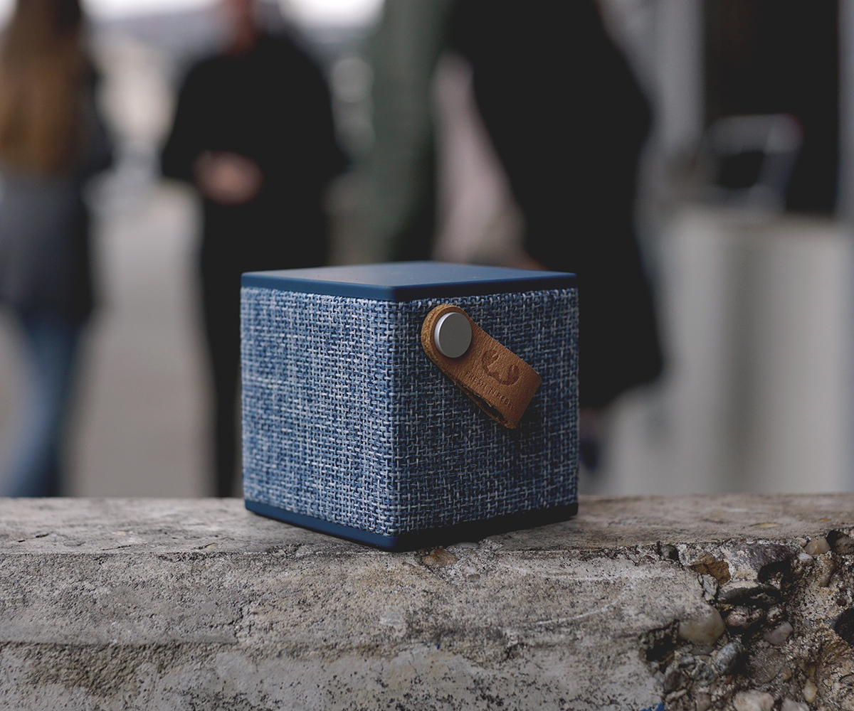 FRESH ‘N REBEL Rockbox Cube Fabriq Edition Bluetooth Lautsprecher, Blau