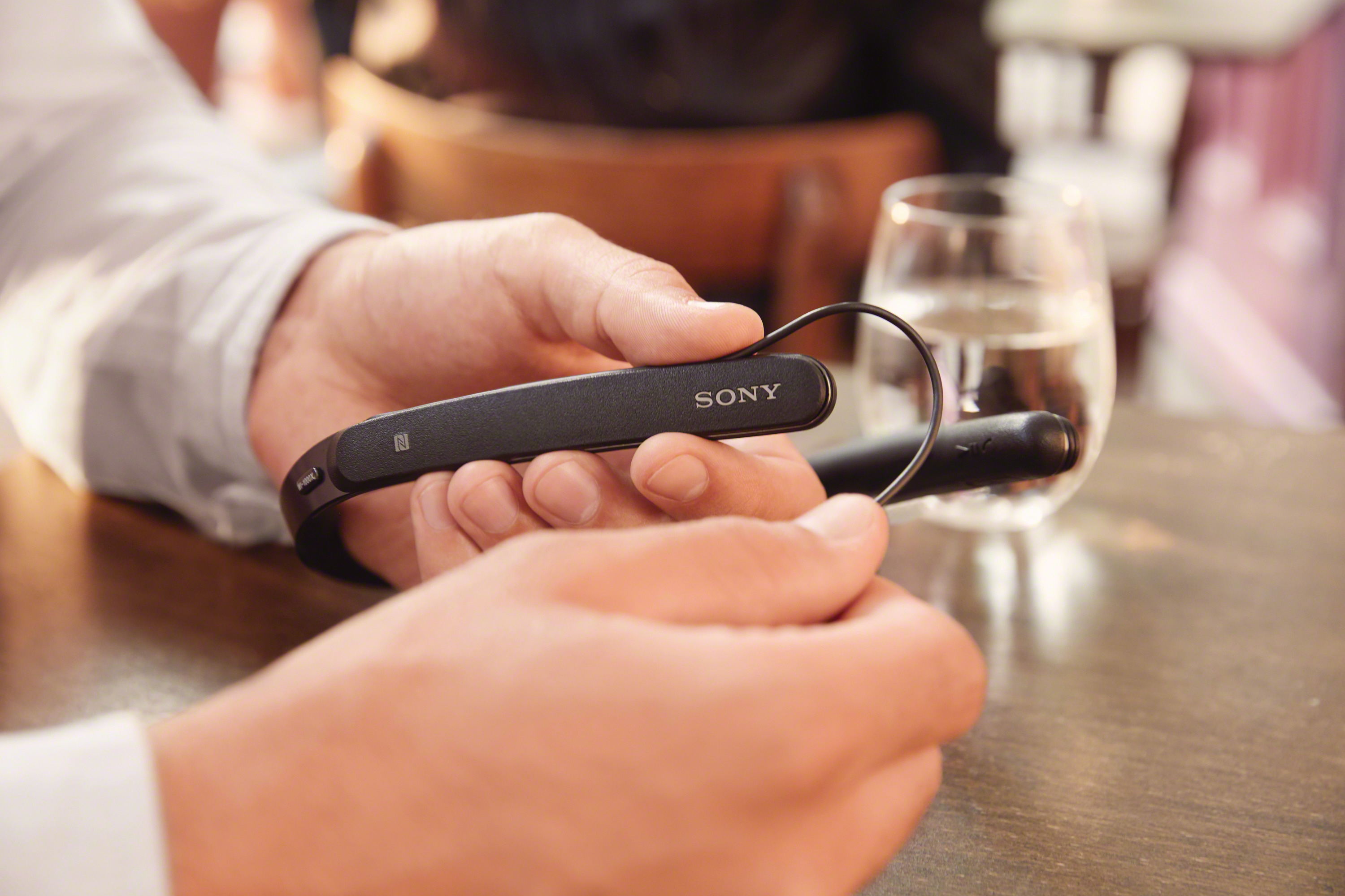 SONY WI-1000X, Neckband Kopfhörer Bluetooth Schwarz
