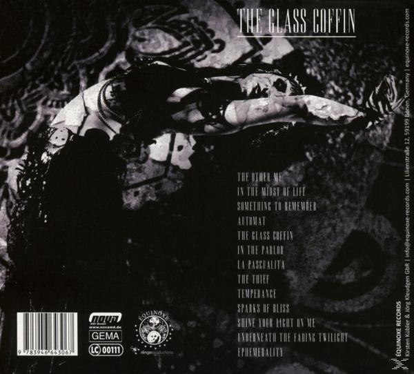 CD-Rückseite. Text auf schwarzem Hintergrund. Listet Songs auf, darunter: The Other Me, The Glass Coffin usw.