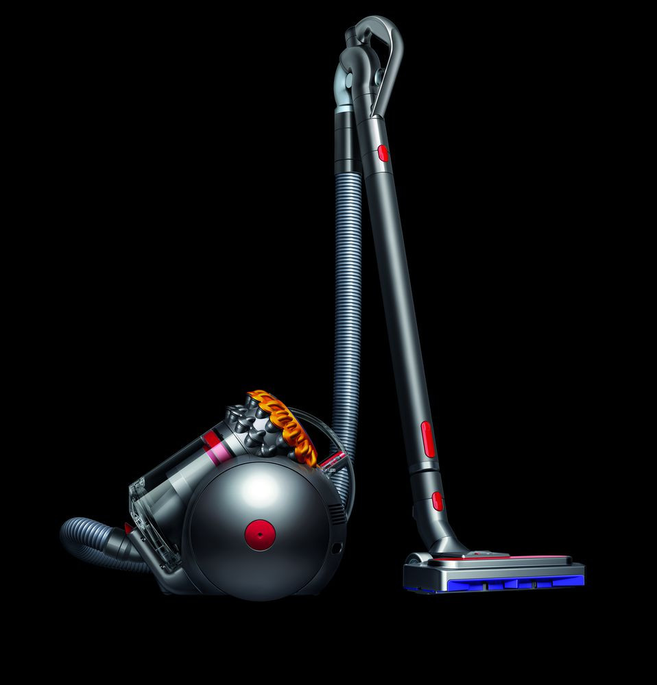 Aspirateur Dyson sur fond noir, bac transparent et long manche.