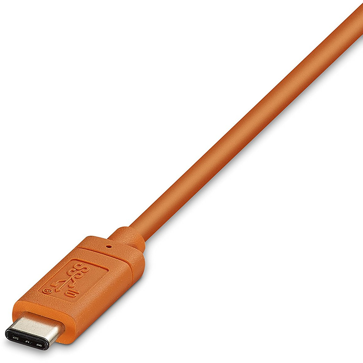 Câble USB-C orange avec connecteur USB-C, isolé sur fond blanc.