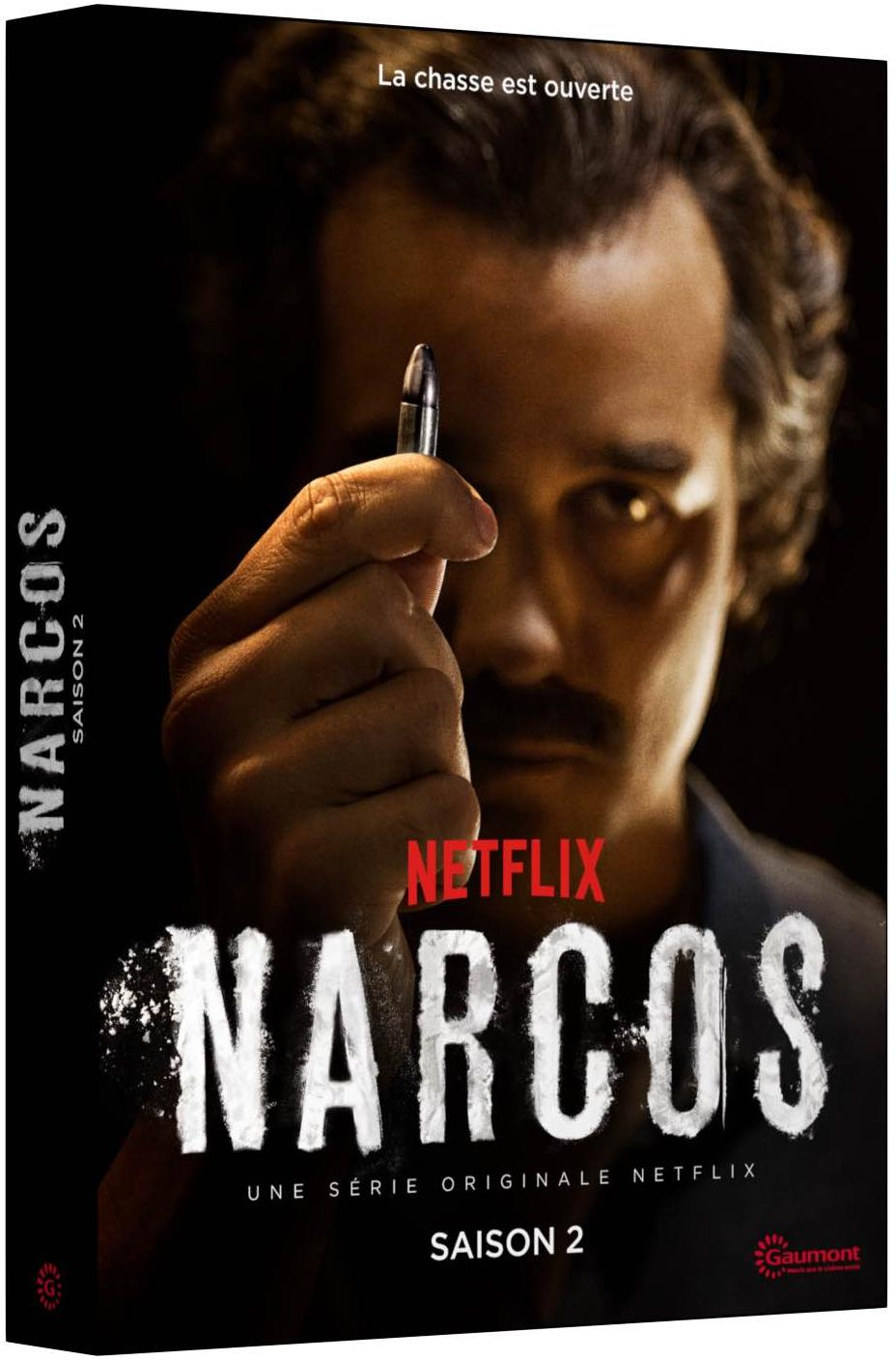 Narcos Seizoen 2 Blu-ray cover met een man die een kogel vasthoudt.