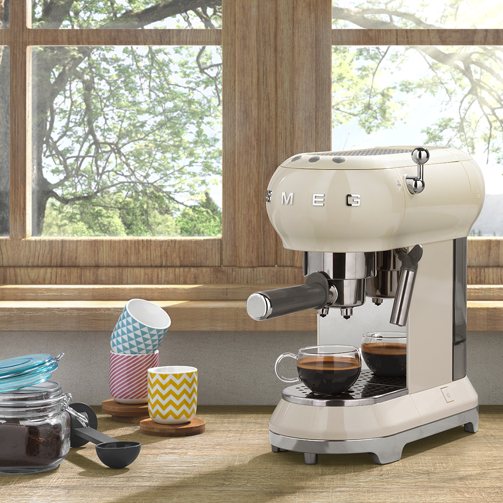 SMEG ECF01CREU Eszpresszó kávéfőző, bézs