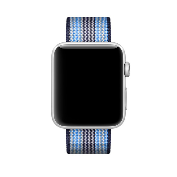 Silberne Apple Watch mit blau-weiß gestreiftem Armband.