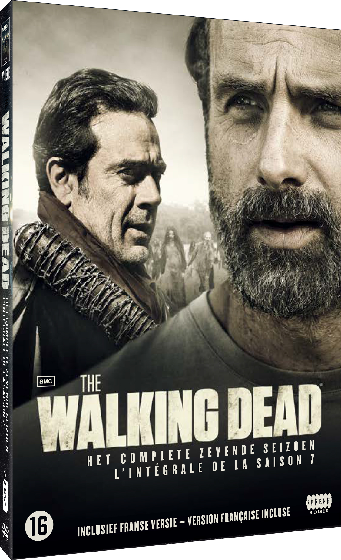 La jaquette du DVD de la saison 7 de The Walking Dead. Présente deux hommes avec un arrière-plan rempli de zombies.