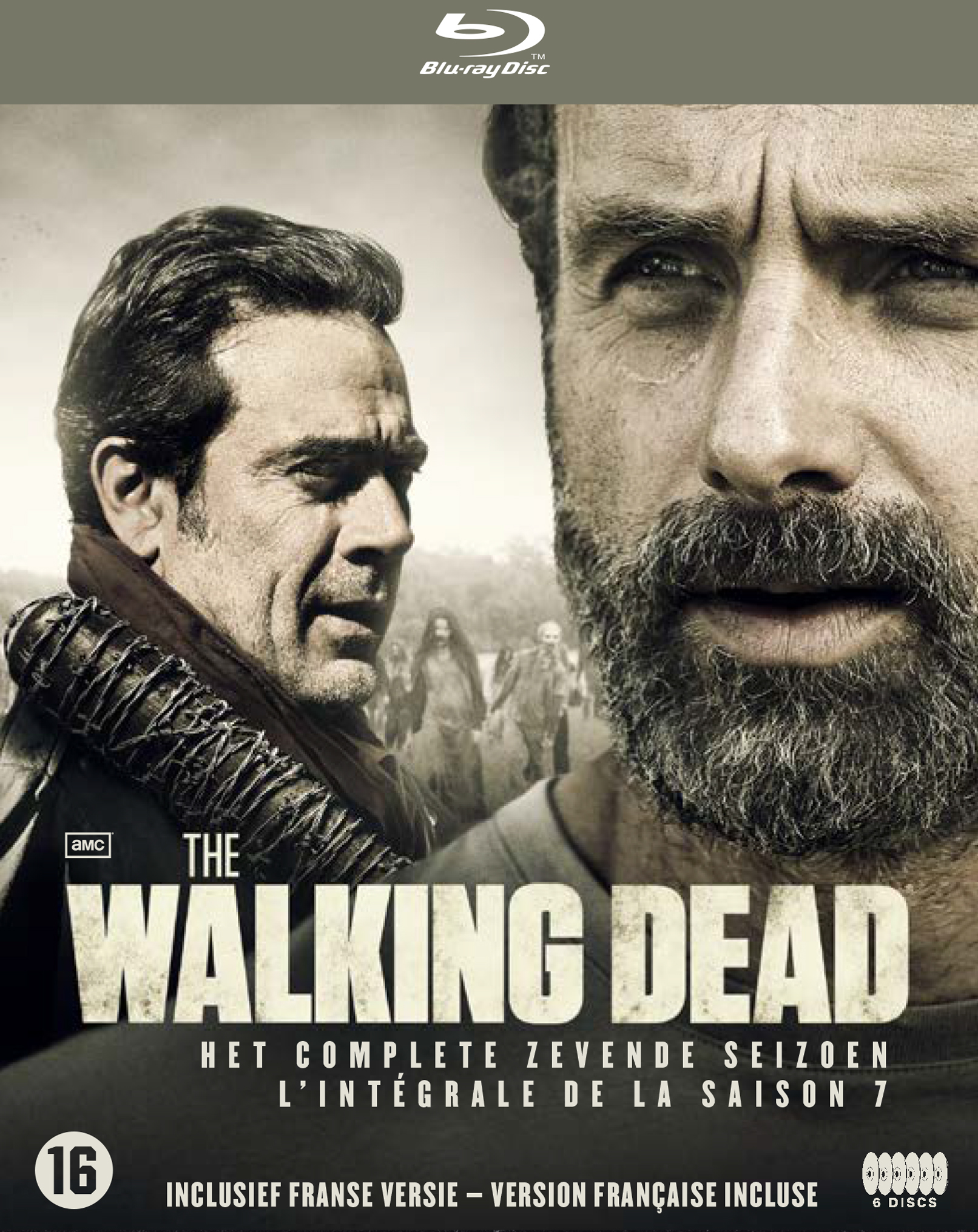 Pochette Blu-ray de la saison 7 de The Walking Dead. Présente deux hommes, des zombies en arrière-plan et le titre de la série.