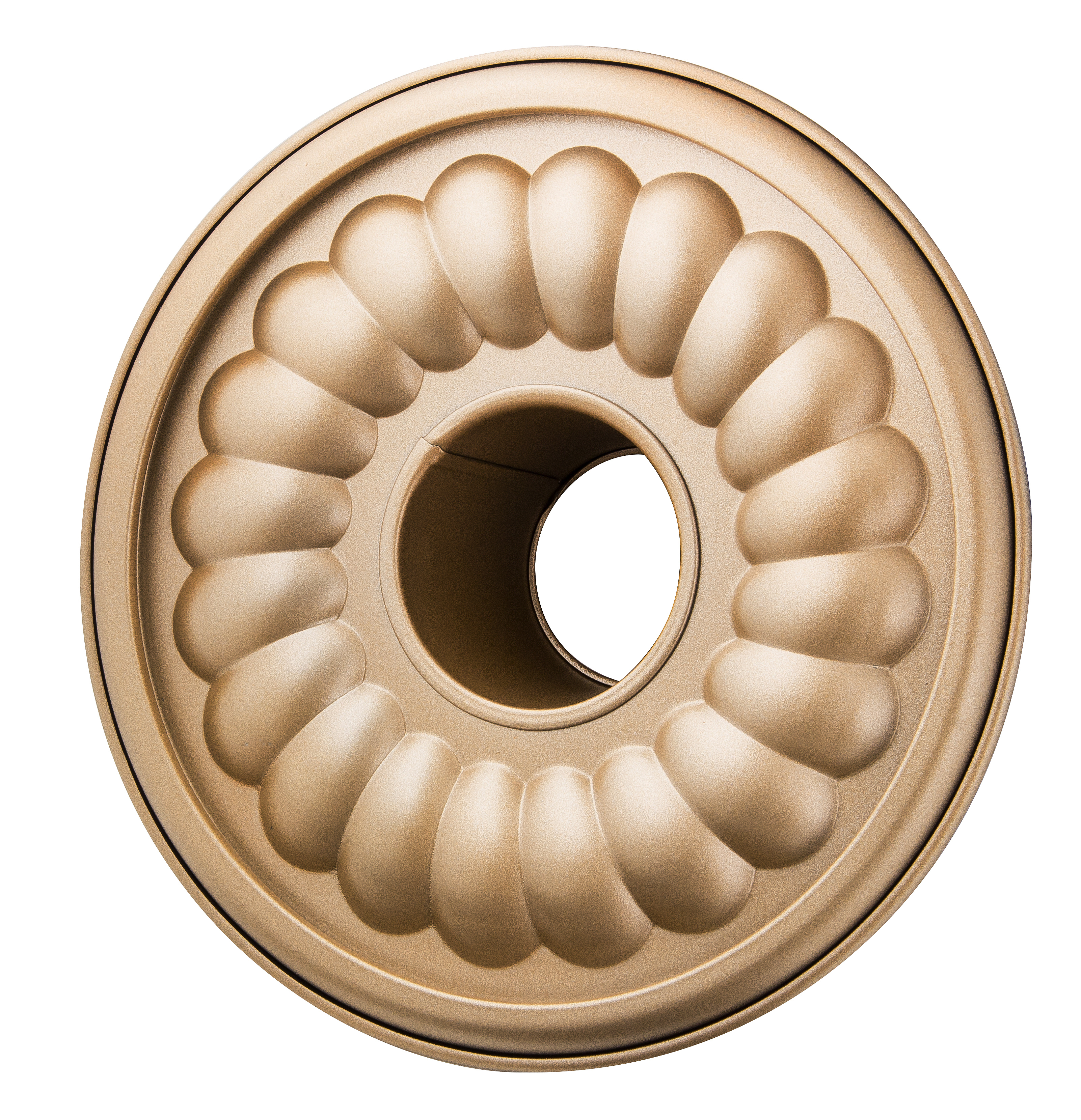 Eine goldene Gugelhupf-Form, rund mit geriffelten Kanten. Die Form befindet sich auf weißem Hintergrund.