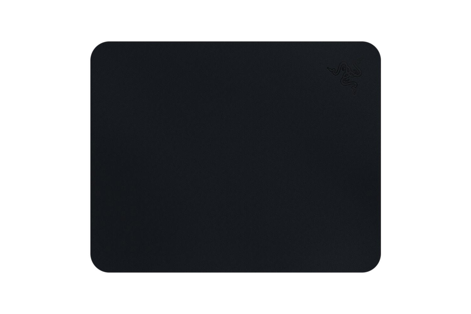 Yuvarlak köşeli siyah bir Razer mousepad. Küçük bir Razer logosu sağ üst köşede.