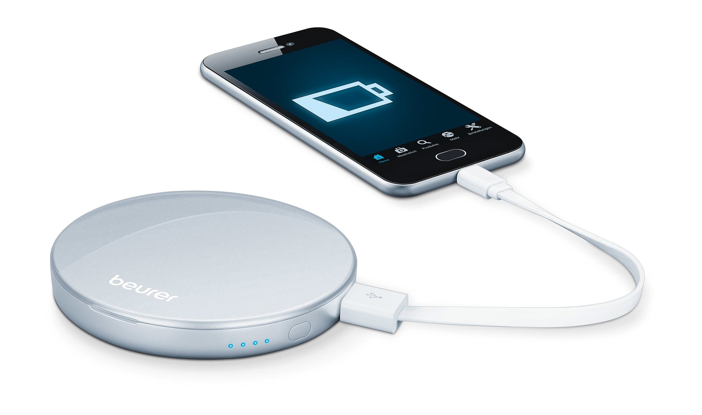 Smartphone lädt kabellos auf silbernem Ladepad. Weißes Kabel und blaues Akkusymbol.