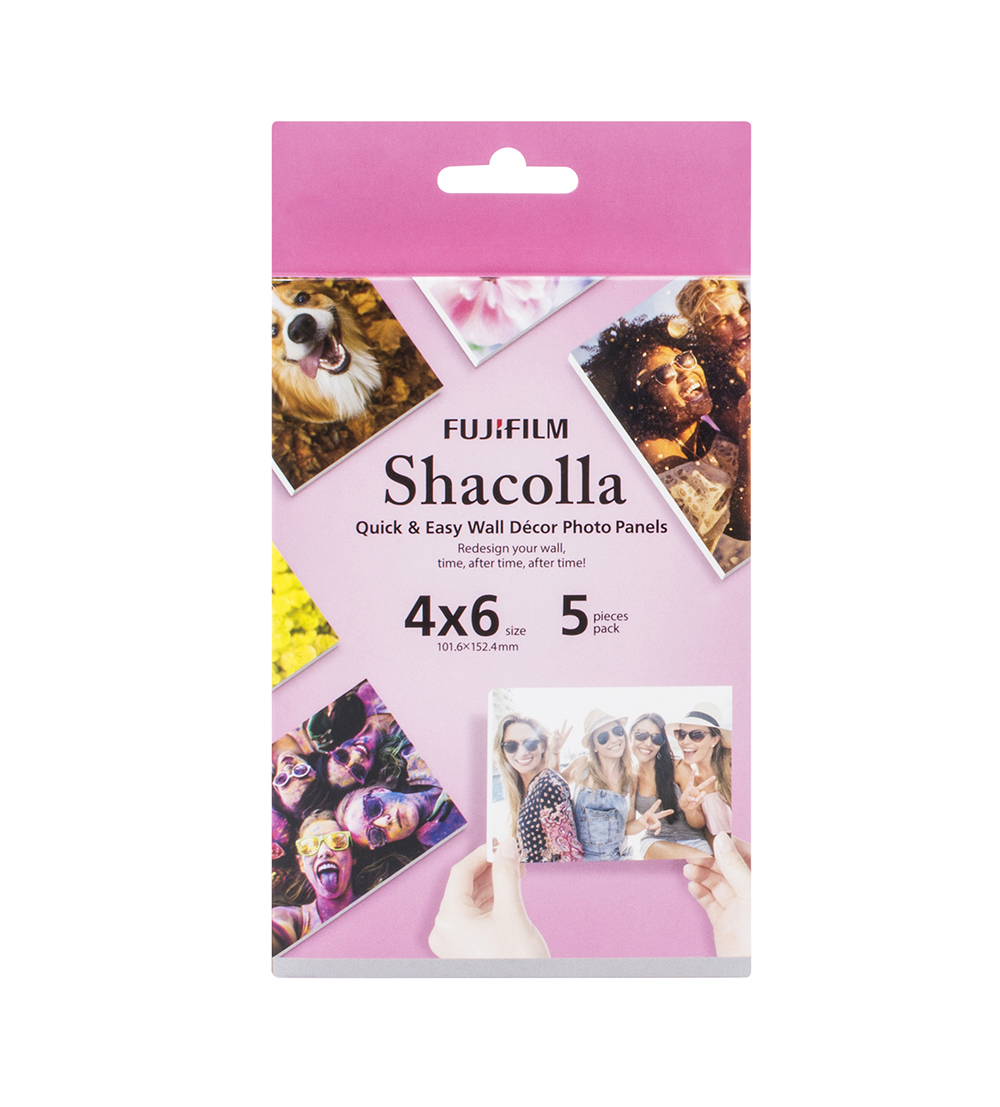 Fujifilm Instax Shacolla Fotopaneele-Paket. Enthält Fotos von Menschen und einem Hund. Rosa Paket.