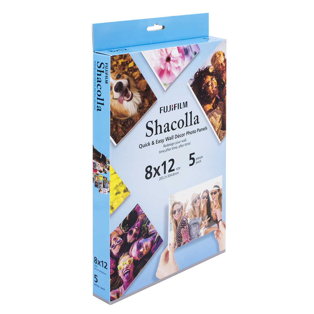 Schachtel mit Fujifilm Shacolla Fototafeln mit Bildern von Menschen und Tieren.