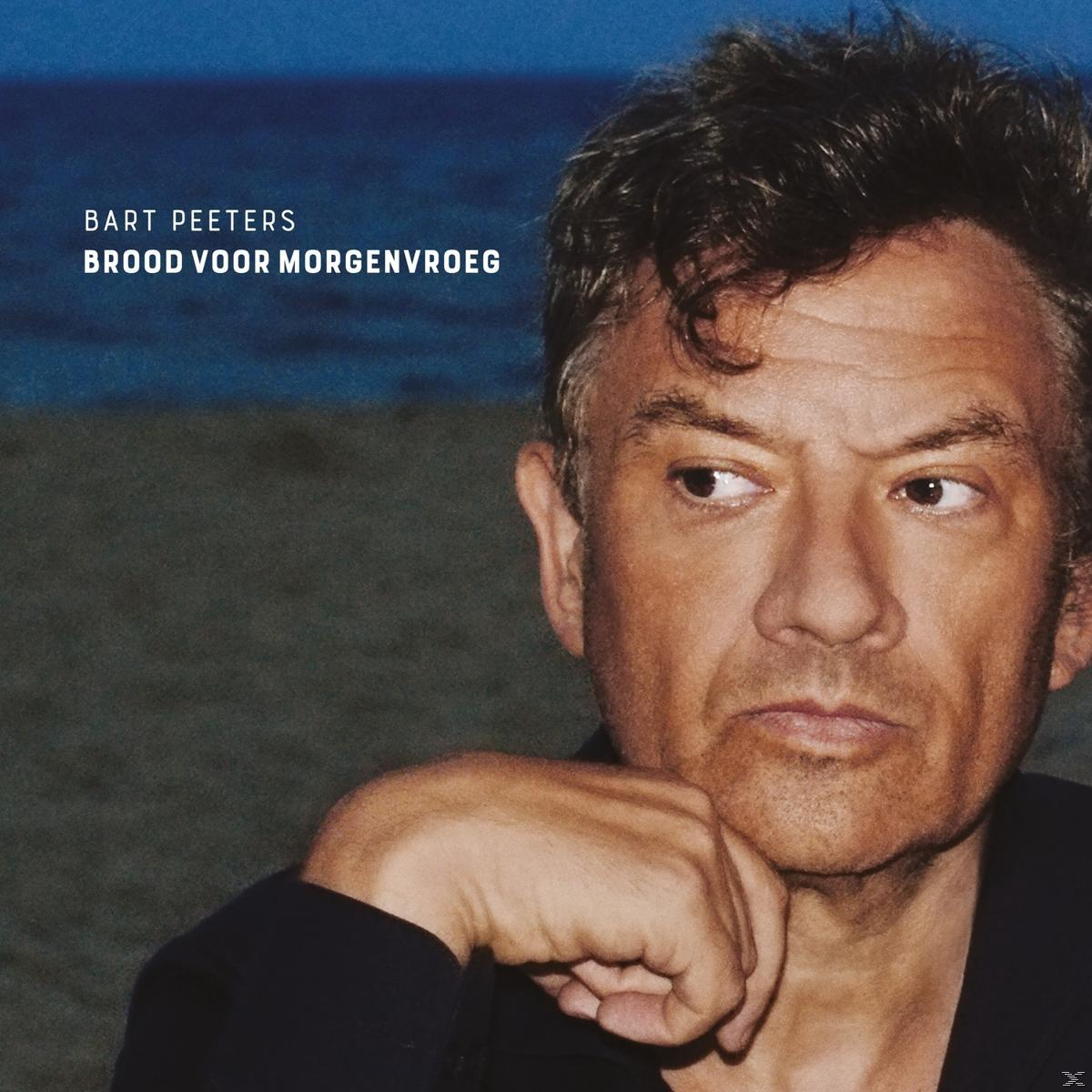Homme regardant ailleurs, pochette d'album avec texte.