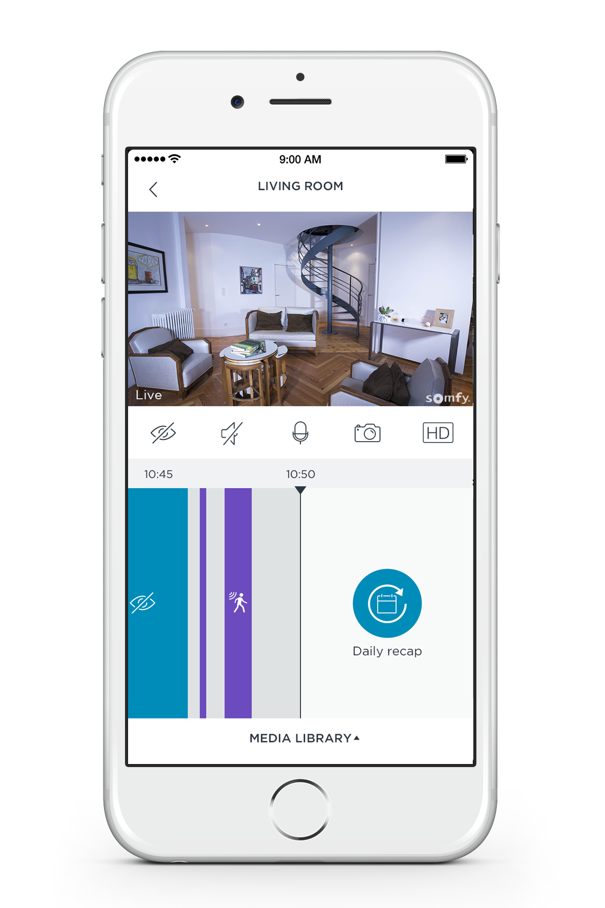 Een witte smartphone toont een smart home app met een kamer met een wenteltrap. Zwarte achtergrond.