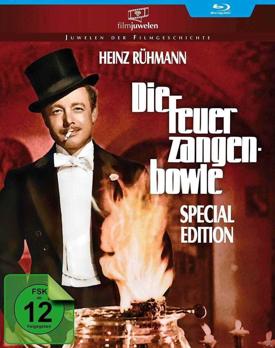 Kinoplakat mit Heinz Rühmann. Er trägt einen Smoking, raucht eine Zigarette und vor ihm ist ein Feuer.