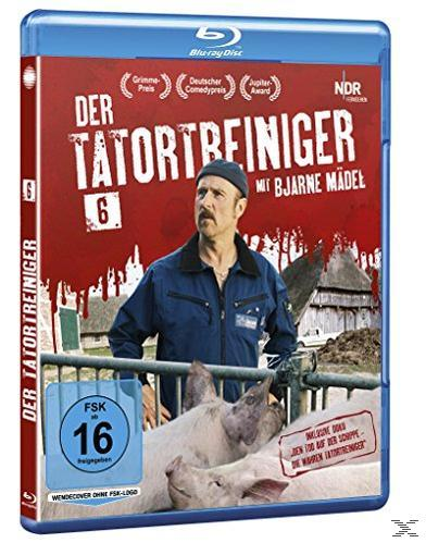 DVD-Cover. Mann in blauer Jacke blickt auf Schweine. Text auf dem Cover in Deutsch.