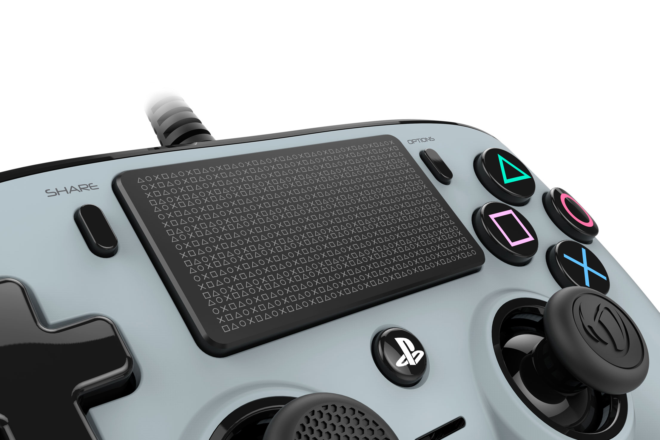 Grauer Playstation-Controller mit Tasten und einem schwarzen Kabel. Weißer Hintergrund.