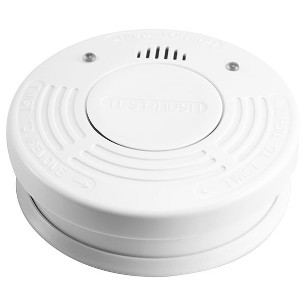 Witte rookmelder. Het heeft een testknop en ventilatiegaten. De achtergrond is wit.