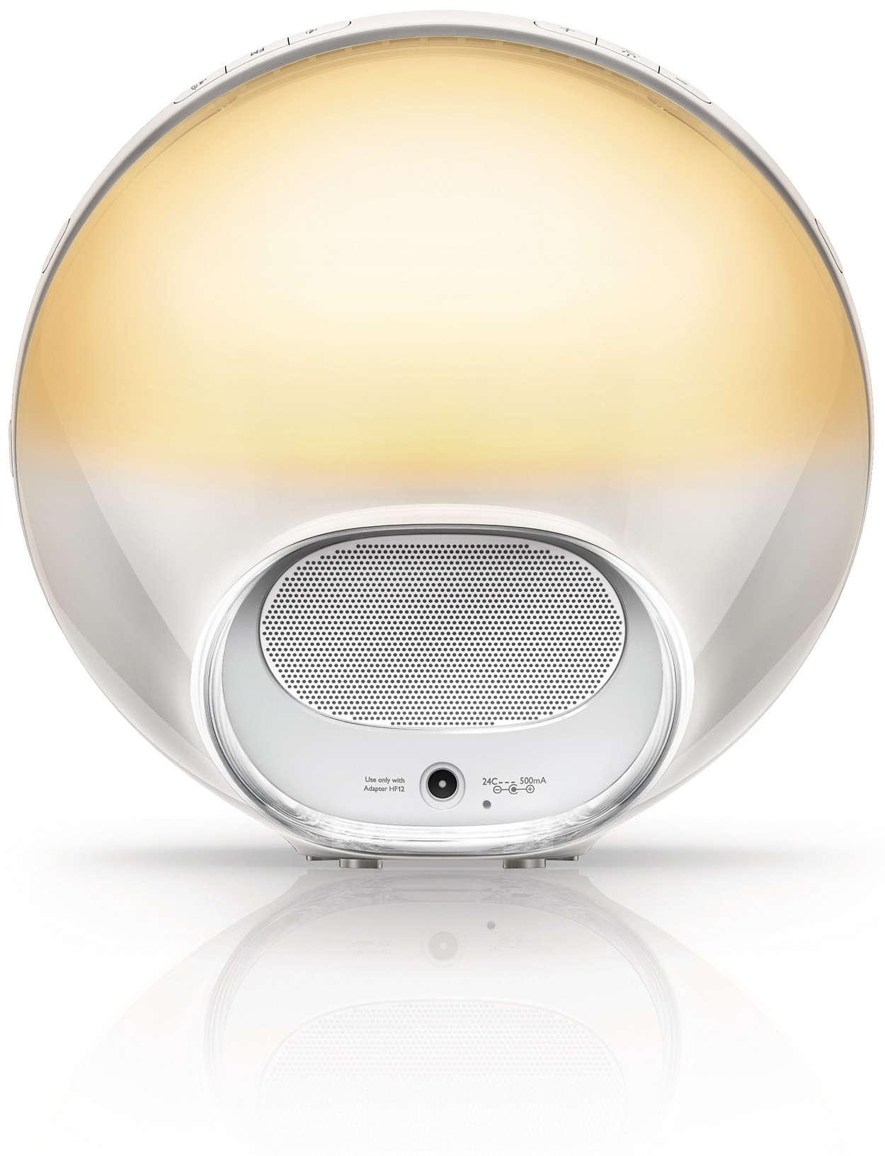 Un réveil circulaire blanc et doré avec un reflet. Il possède un haut-parleur et une entrée d'alimentation.