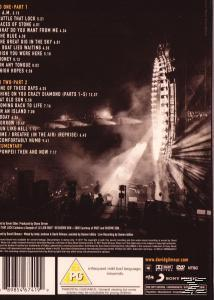 Dos d'un boîtier DVD avec une scène de scène et une liste des titres. Texte en anglais.