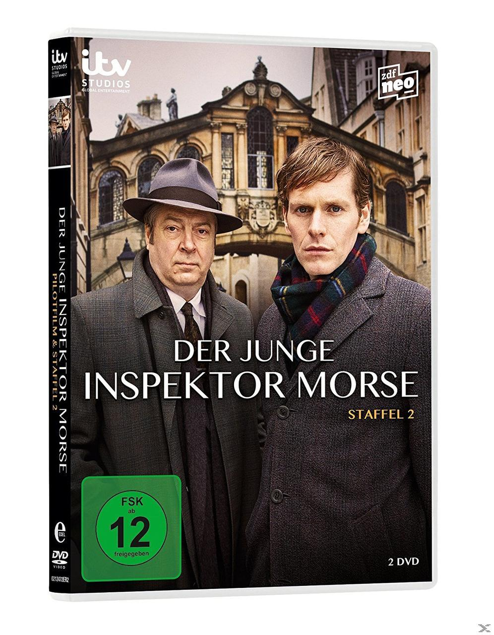 DVD-Cover für 'Der Junge Inspector Morse'. Zwei Männer in Mänteln stehen vor einem Gebäude.