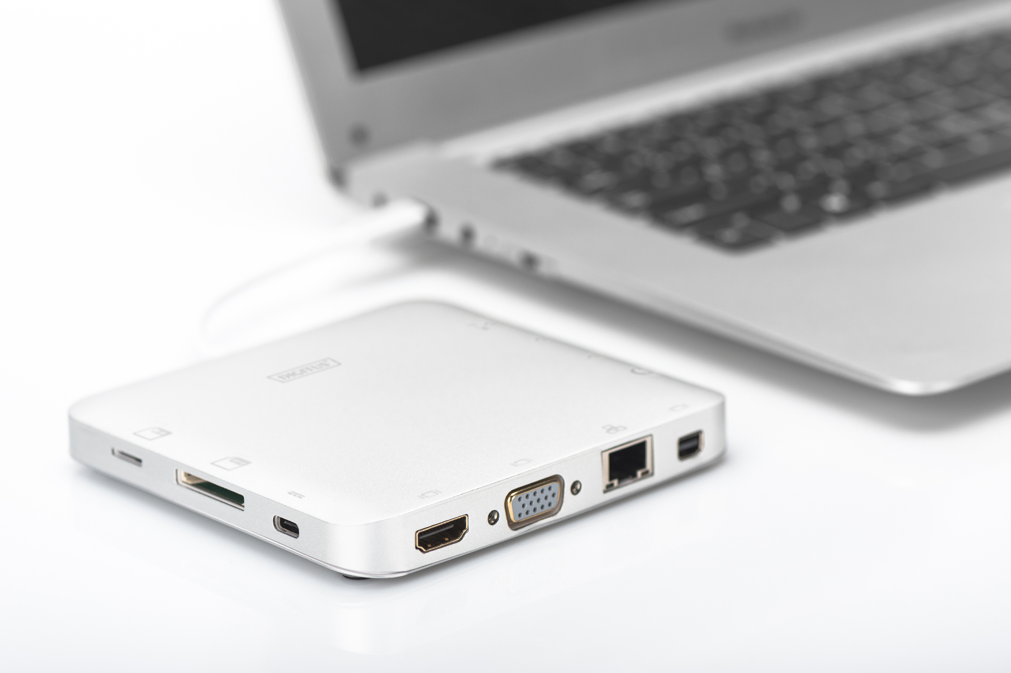 DIGITUS Universal, USB Typ-C, USB 3.1, HDMI, MiniDP, VGA, RJ45 Dockingstation, Silber