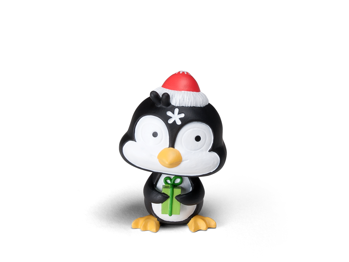 Ein Cartoon-Pinguin mit Weihnachtsmütze, der ein grünes Geschenk hält. Er hat einen schwarz-weißen Körper, gelbe Füße und einen Schnabel.