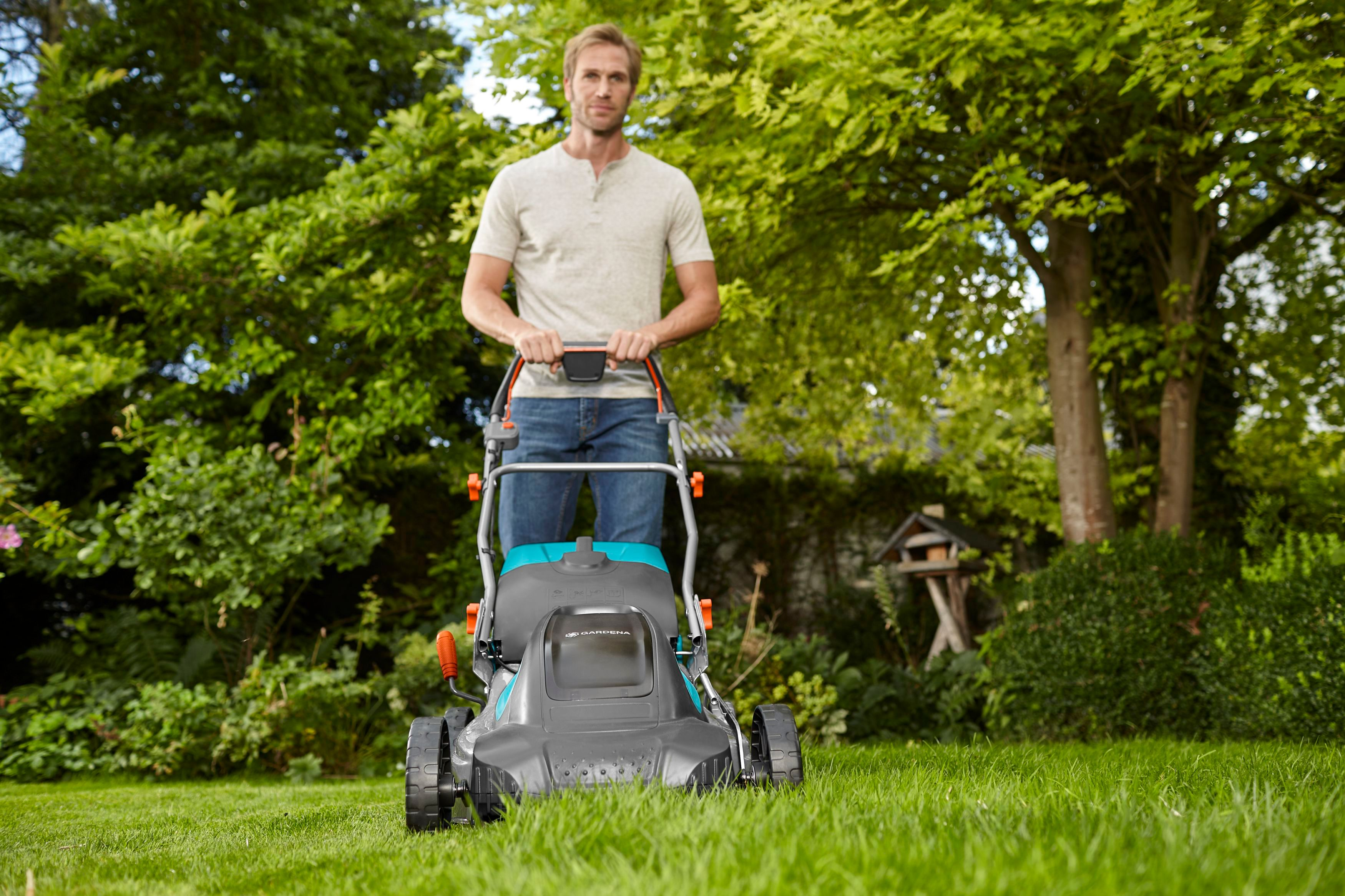 GARDENA 05041-20 PowerMax™ Li-40/41 Set inkl. Akku, Akku-Rasenmäher (40 Volt, Schnittbreite: 410 mm, Verstellbare Schnitthöhe zentral 10 Stufen, mit 50 l Fangkorb-Volumen)