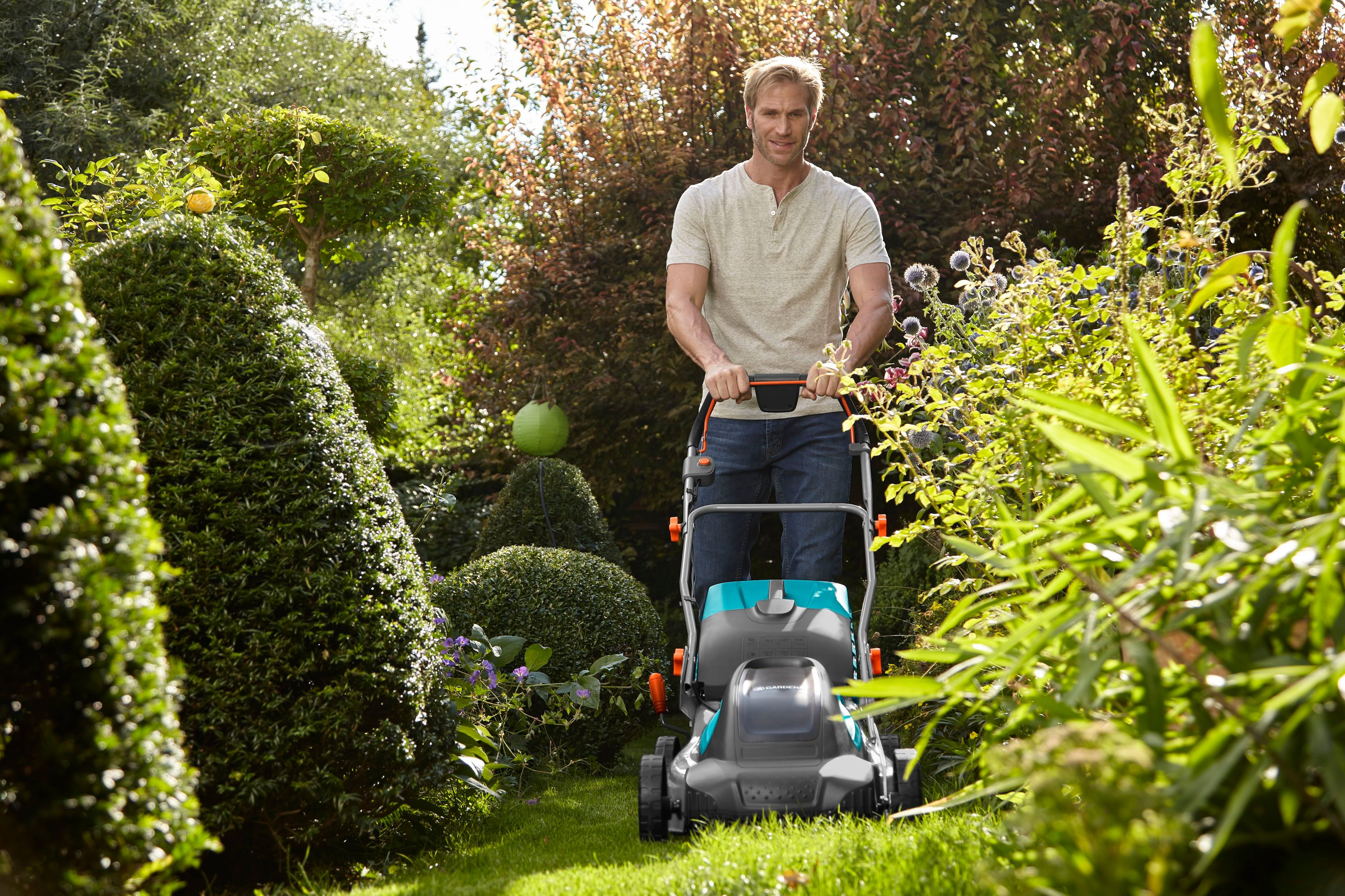 GARDENA 05041-20 PowerMax™ Li-40/41 Set inkl. Akku, Akku-Rasenmäher (40 Volt, Schnittbreite: 410 mm, Verstellbare Schnitthöhe zentral 10 Stufen, mit 50 l Fangkorb-Volumen)
