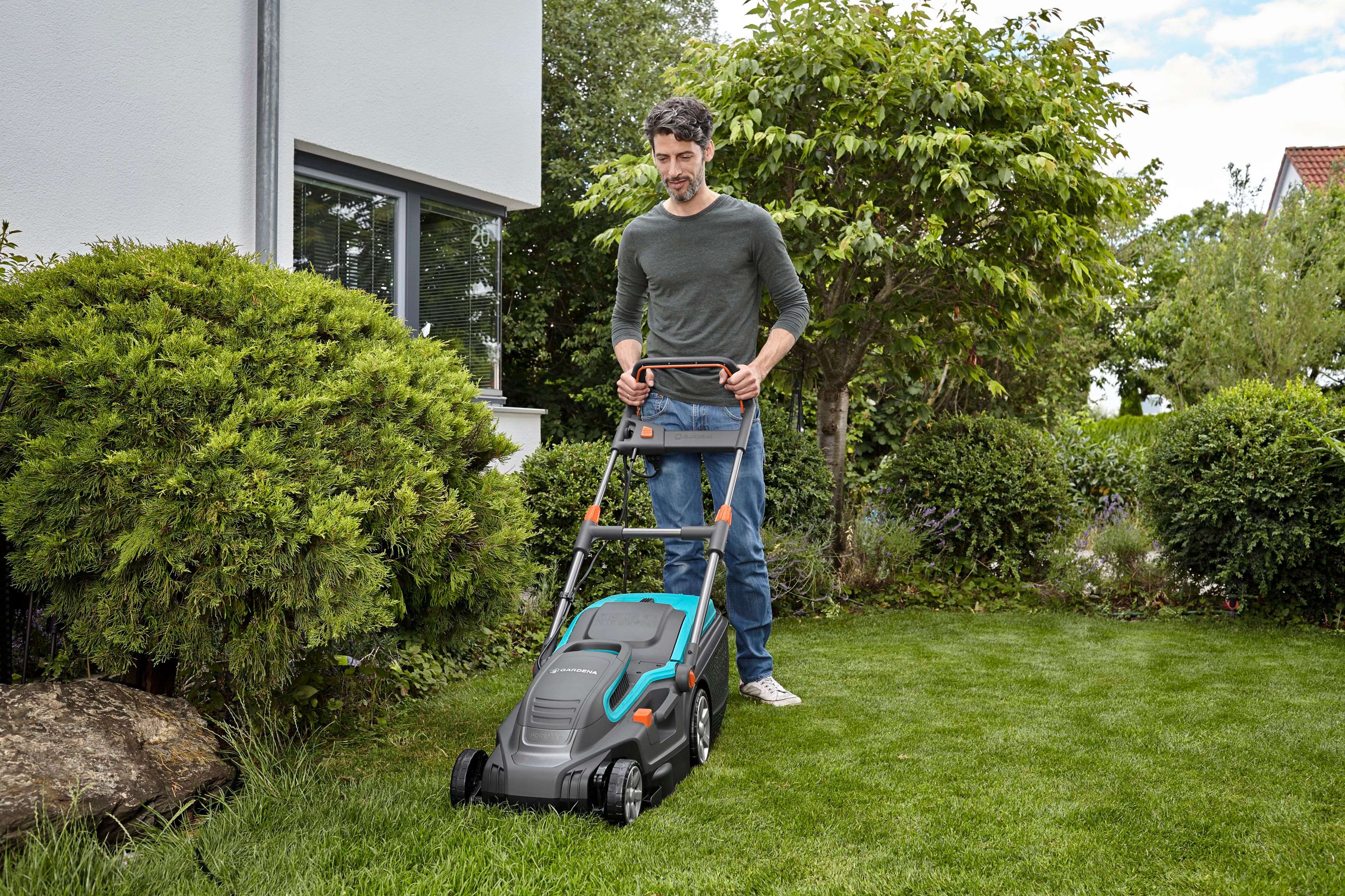 GARDENA 05037-20 PowerMax™ 1600/37, Elektrorasenmäher (Schnittbreite: 370 mm, Verstellbare Schnitthöhe QuickFit Plus 5 Stufen, mit 45 l Fangkorb-Volumen)