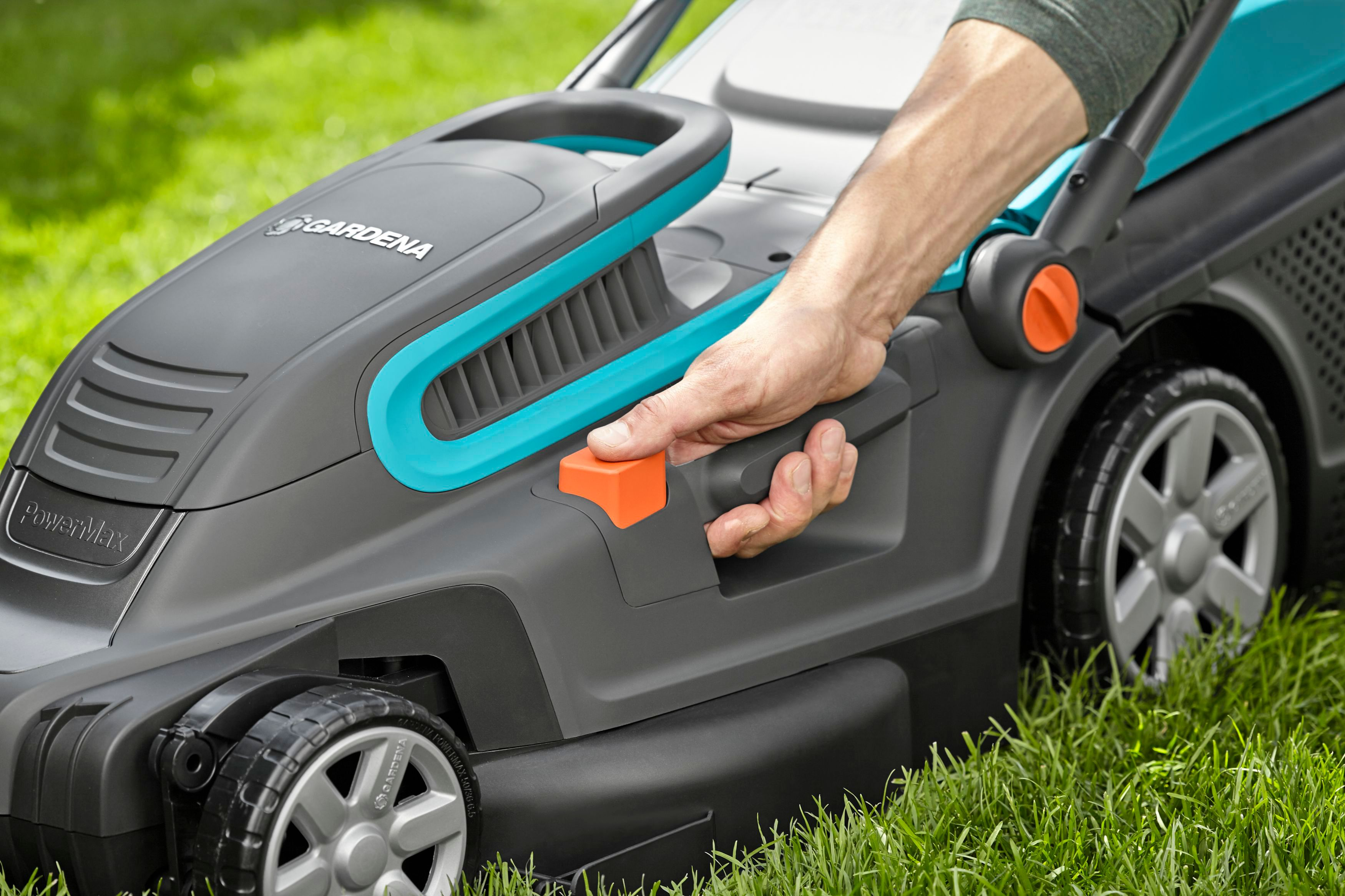 GARDENA 05037-20 PowerMax™ 1600/37, Elektrorasenmäher (Schnittbreite: 370 mm, Verstellbare Schnitthöhe QuickFit Plus 5 Stufen, mit 45 l Fangkorb-Volumen)