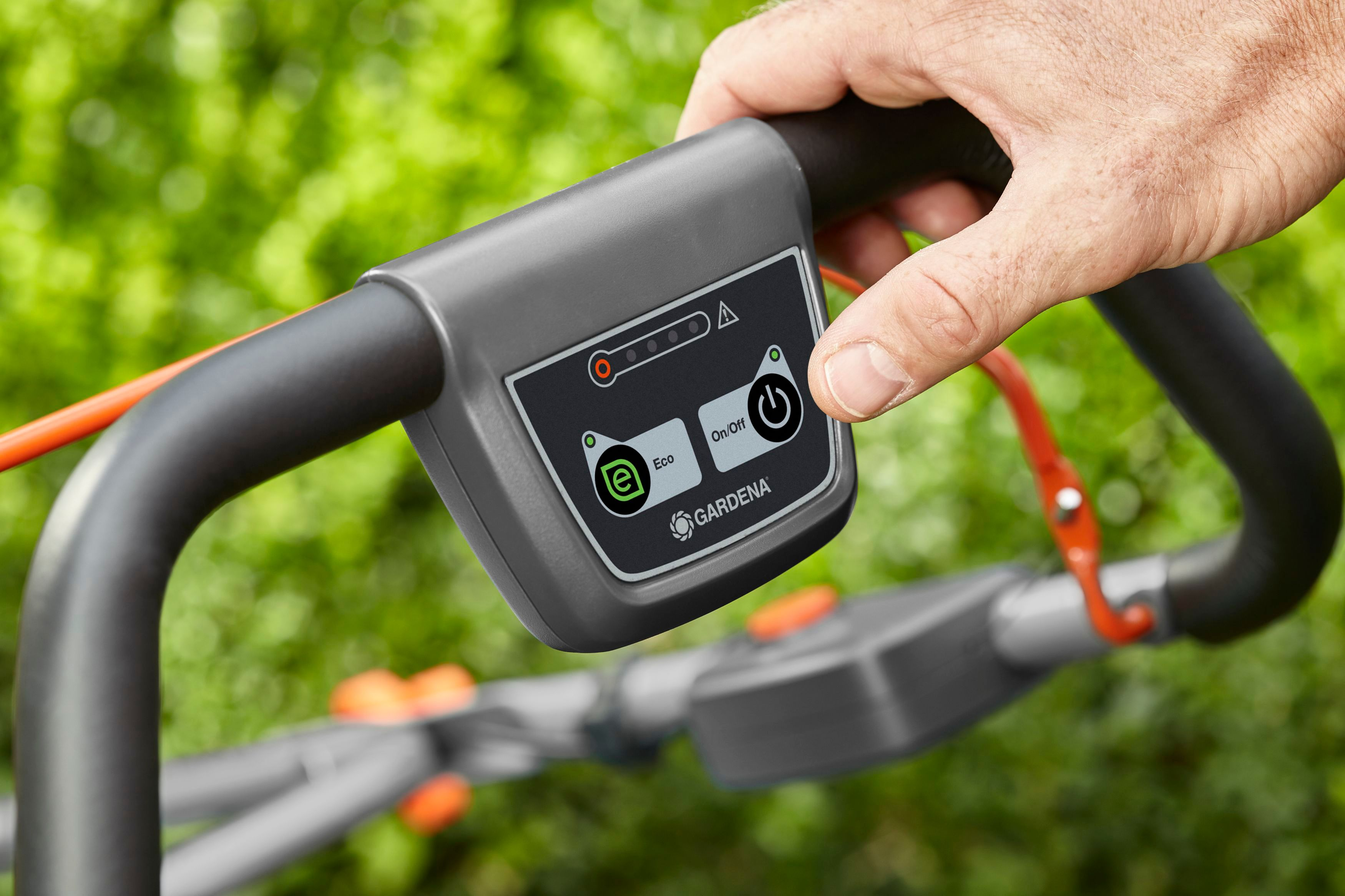 GARDENA 05041-20 PowerMax™ Li-40/41 Set inkl. Akku, Akku-Rasenmäher (40 Volt, Schnittbreite: 410 mm, Verstellbare Schnitthöhe zentral 10 Stufen, mit 50 l Fangkorb-Volumen)