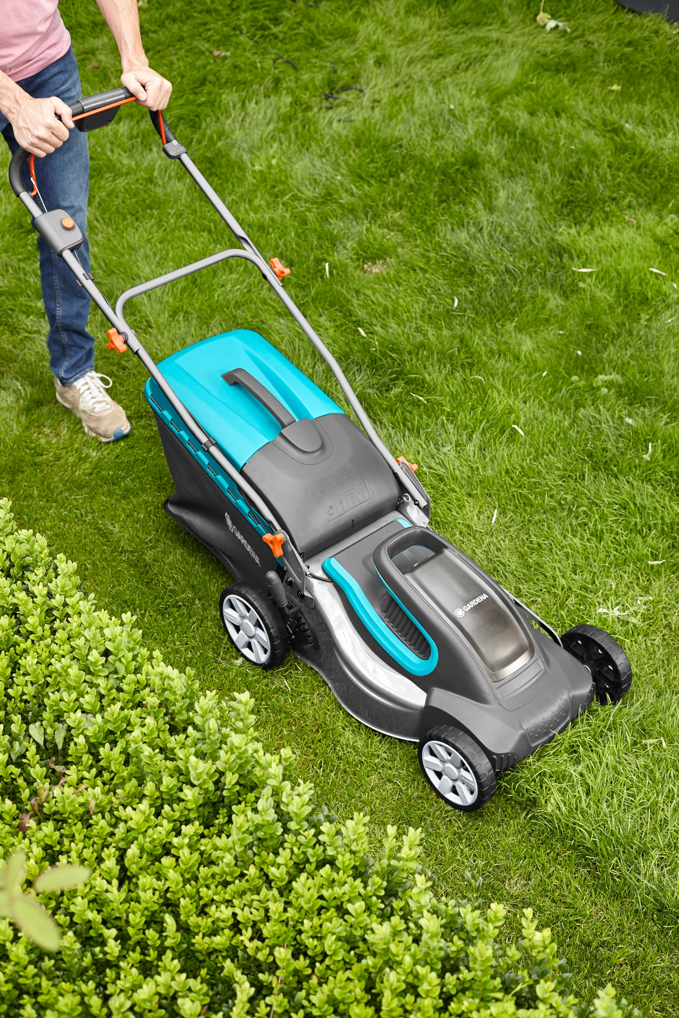 GARDENA 05041-20 PowerMax™ Li-40/41 Set inkl. Akku, Akku-Rasenmäher (40 Volt, Schnittbreite: 410 mm, Verstellbare Schnitthöhe zentral 10 Stufen, mit 50 l Fangkorb-Volumen)