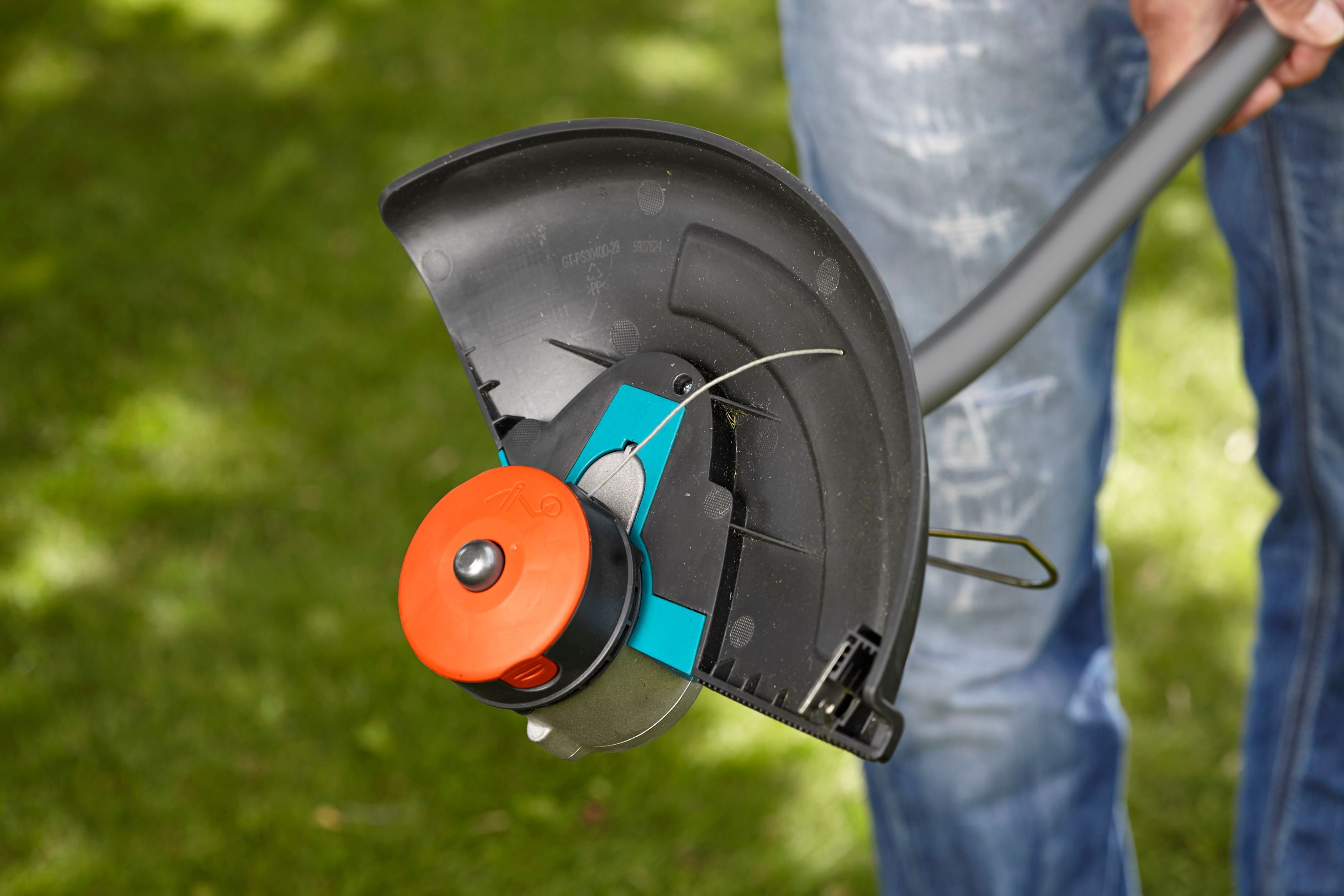 GARDENA 09827-20 PowerCut Li-40/30 Set inkl. Akku Akku-Trimmer Schwarz/Türkis