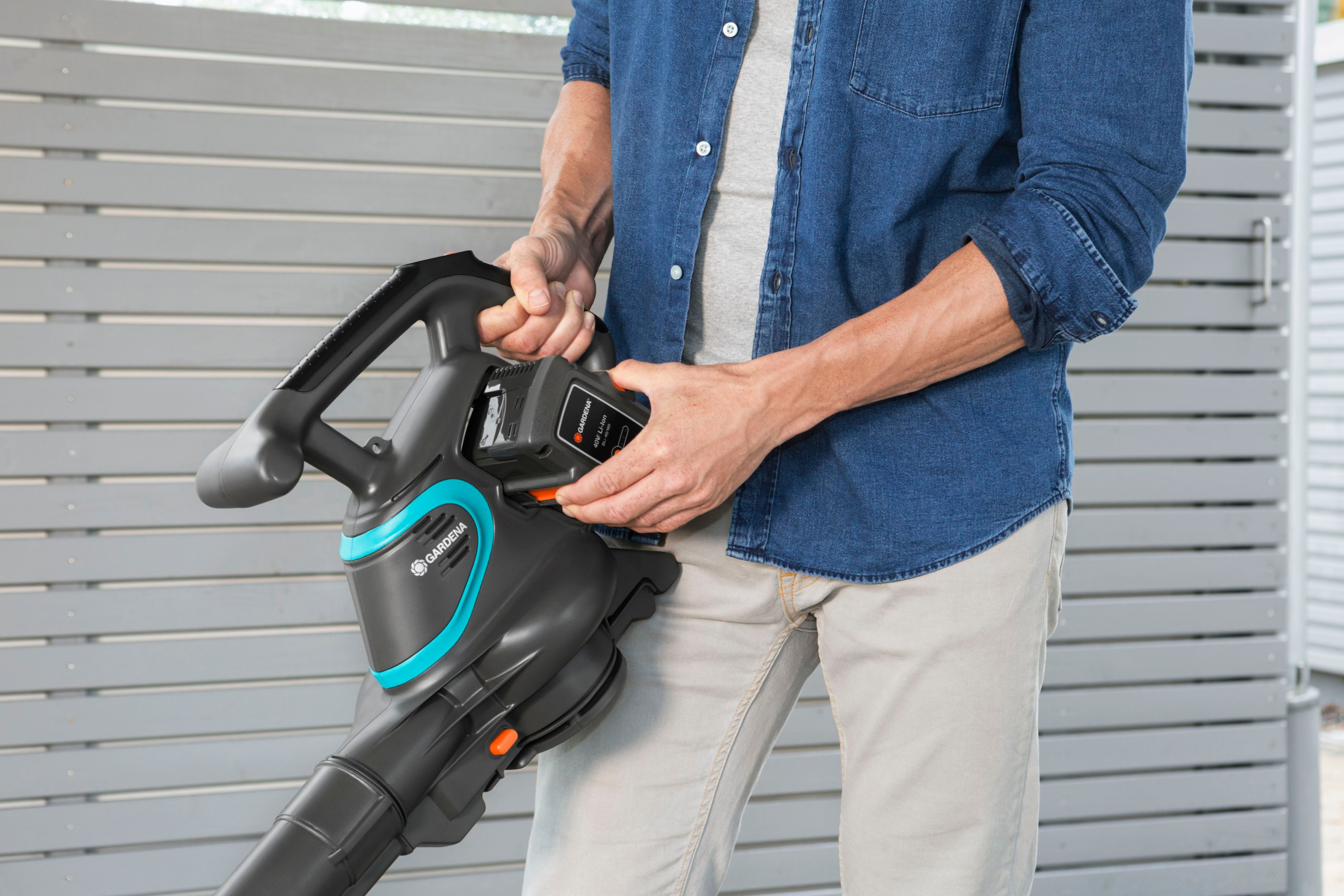 GARDENA 09338-20 PowerJet Li-40 Set inkl. Akku Laubsauger Schwarz