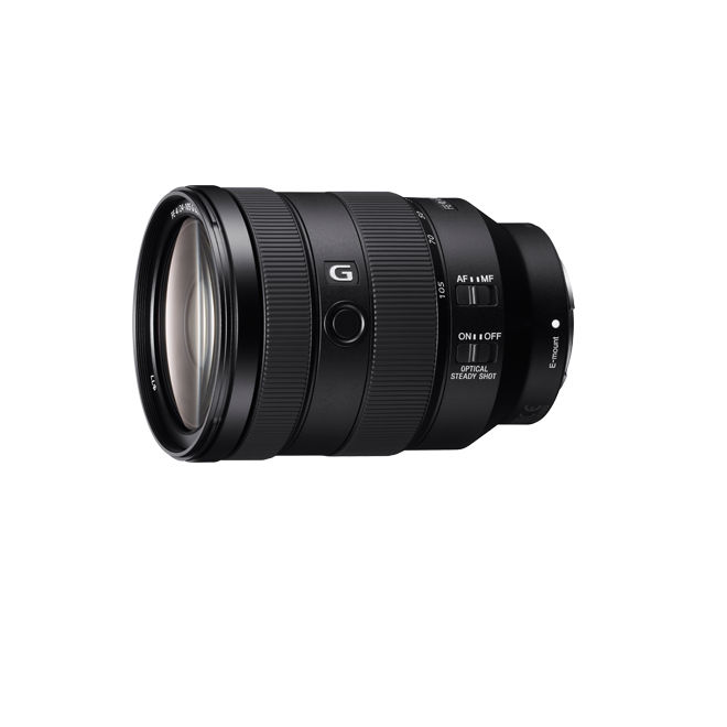 Ein schwarzes Kameraobjektiv mit silbernem Ring. Es hat mehrere Einstellungen und eine Gegenlichtblende.