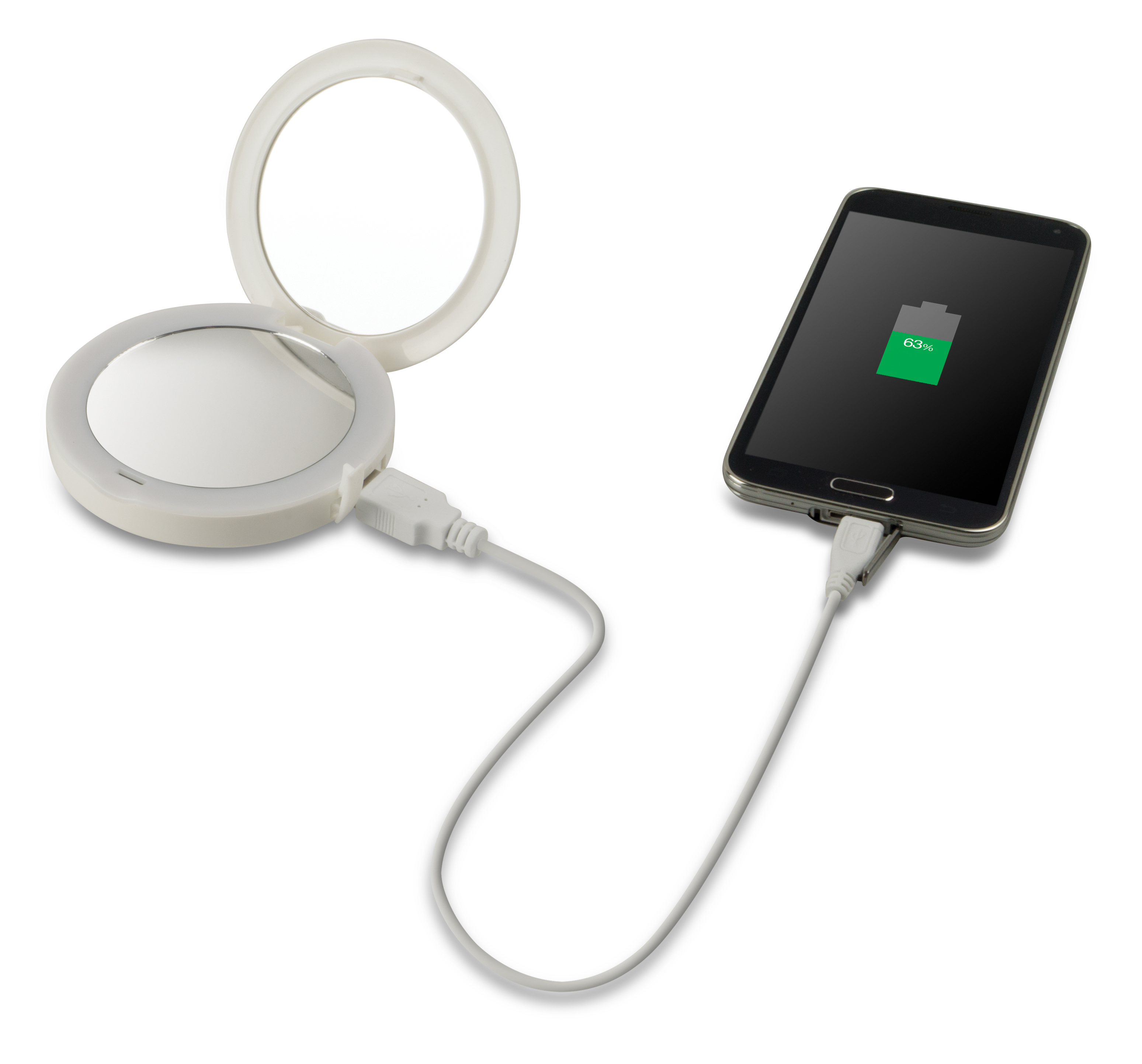 Ein Kompaktspiegel, der über ein USB-Kabel mit einem ladenden Telefon verbunden ist; 63% Akku.