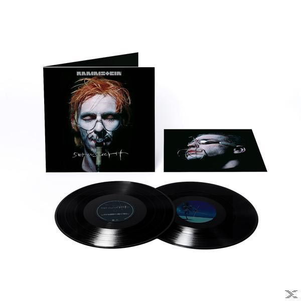 Albumcover mit Schallplatten. Zeigt einen Mann mit Brille. Die Band ist Rammstein.