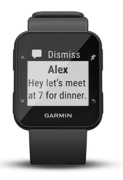 A fekete Garmin okosóra Alex üzenetét jeleníti meg: 'Találkozzunk 7-kor vacsorázni.'