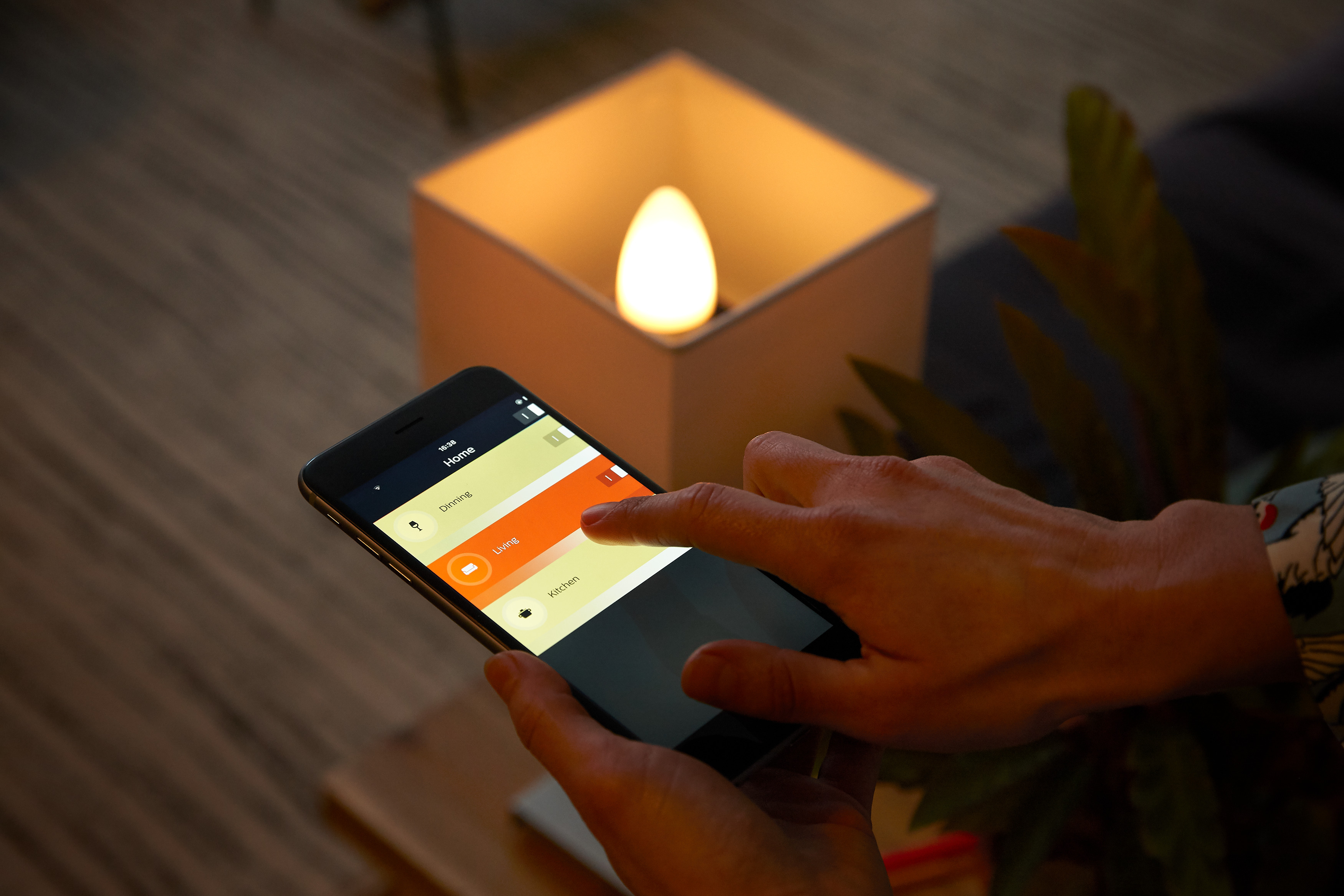 PHILIPS Hue White & Color Ambiance LED Leuchtmittel inkl. Bridge Mehrfarbig