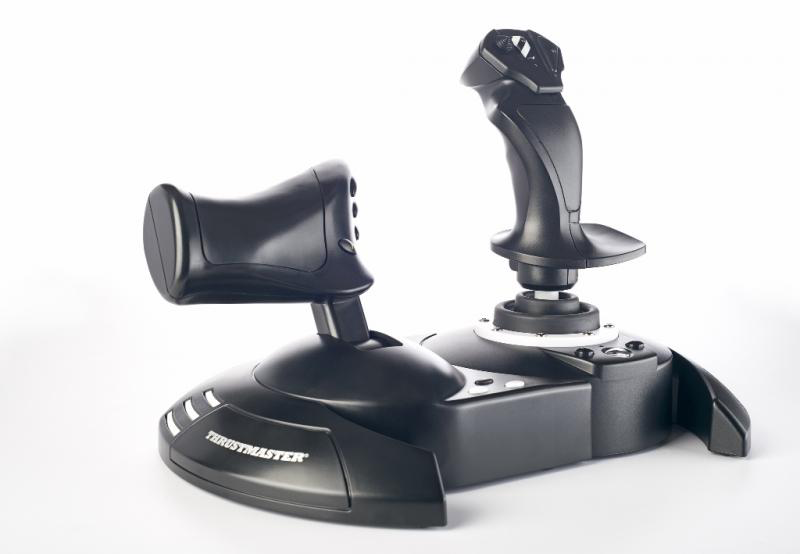 Zwarte Thrustmaster joystick. Twee delen: besturing en functie.
