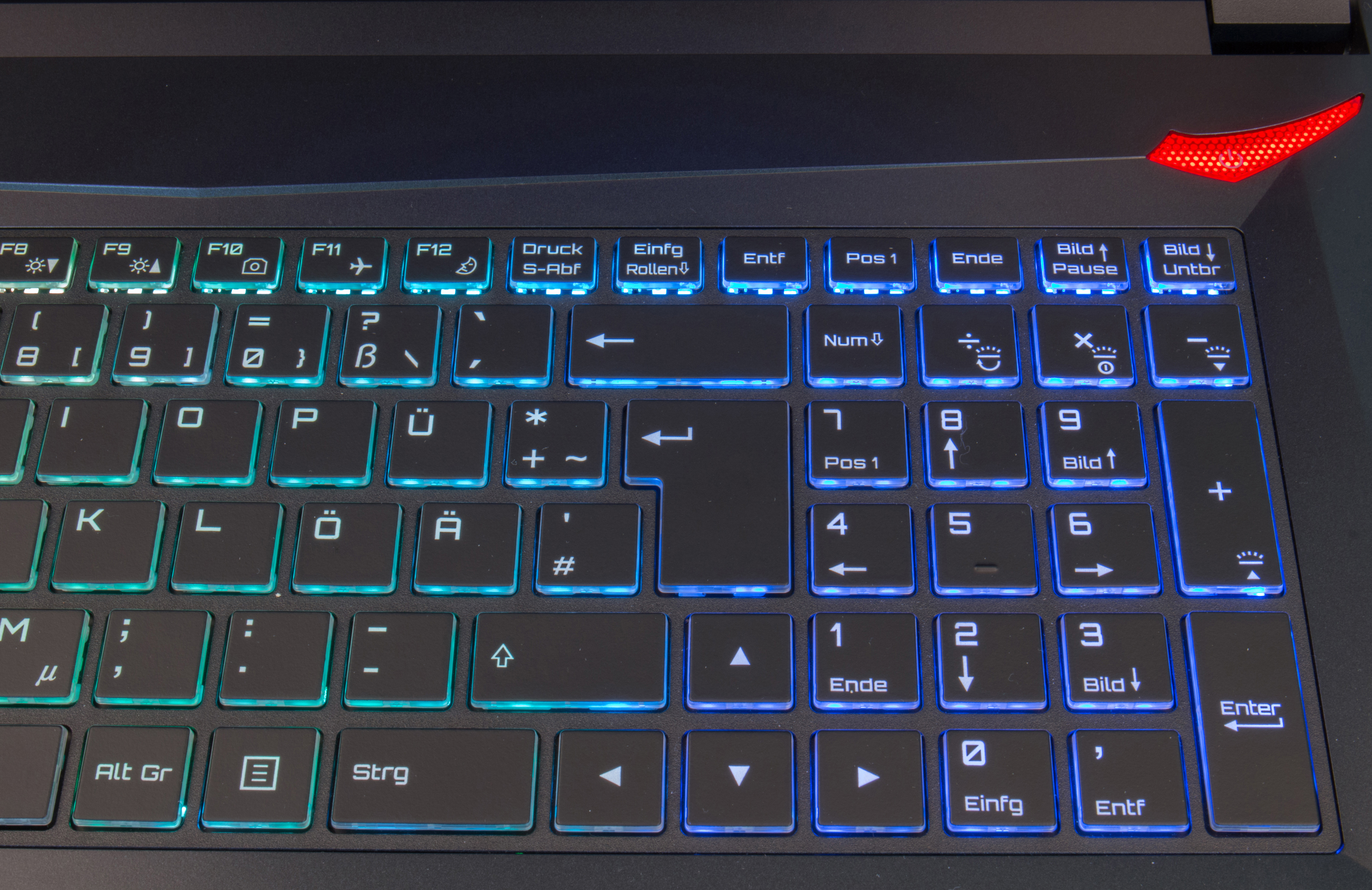 HYRICAN NOT01579 - 17,3 Zoll - Intel® Core™ i7 i7-7700HQ - 8 GB - 1 TB - NVIDIA GeForce® GTX 1060 - Windows 10 (64 Bit)