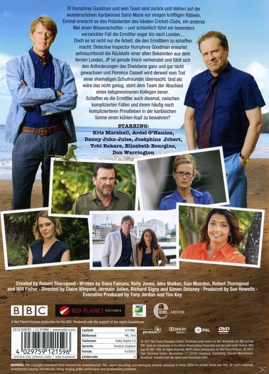 Poster einer Fernsehsendung mit Schauspielern am Strand. Text und Cast-Details werden angezeigt.