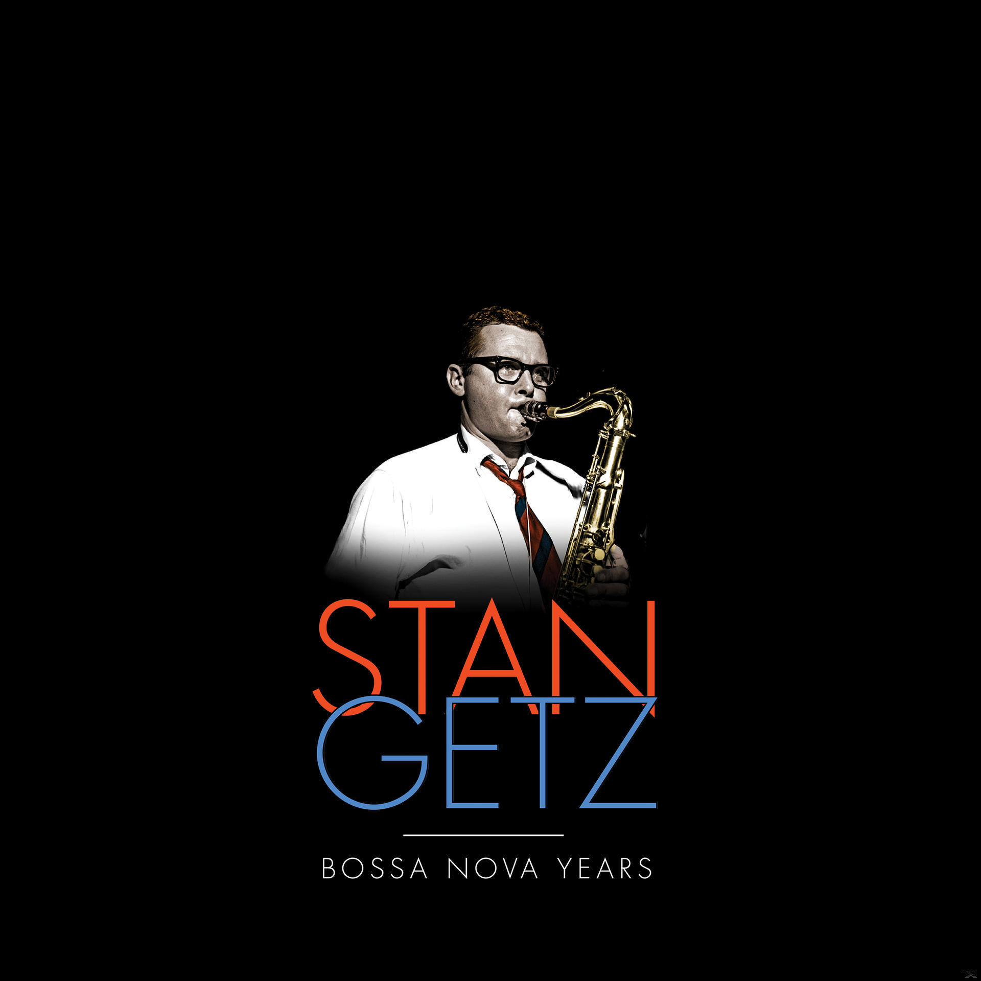 Pochette de l'album Stan Getz. Un homme avec des lunettes jouant du saxophone sur fond noir.