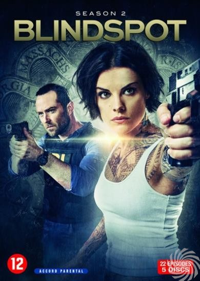 DVD-hoes, Blindspot Seizoen 2, twee mensen die wapens vasthouden, tatoeagedetails en de 12-rating.