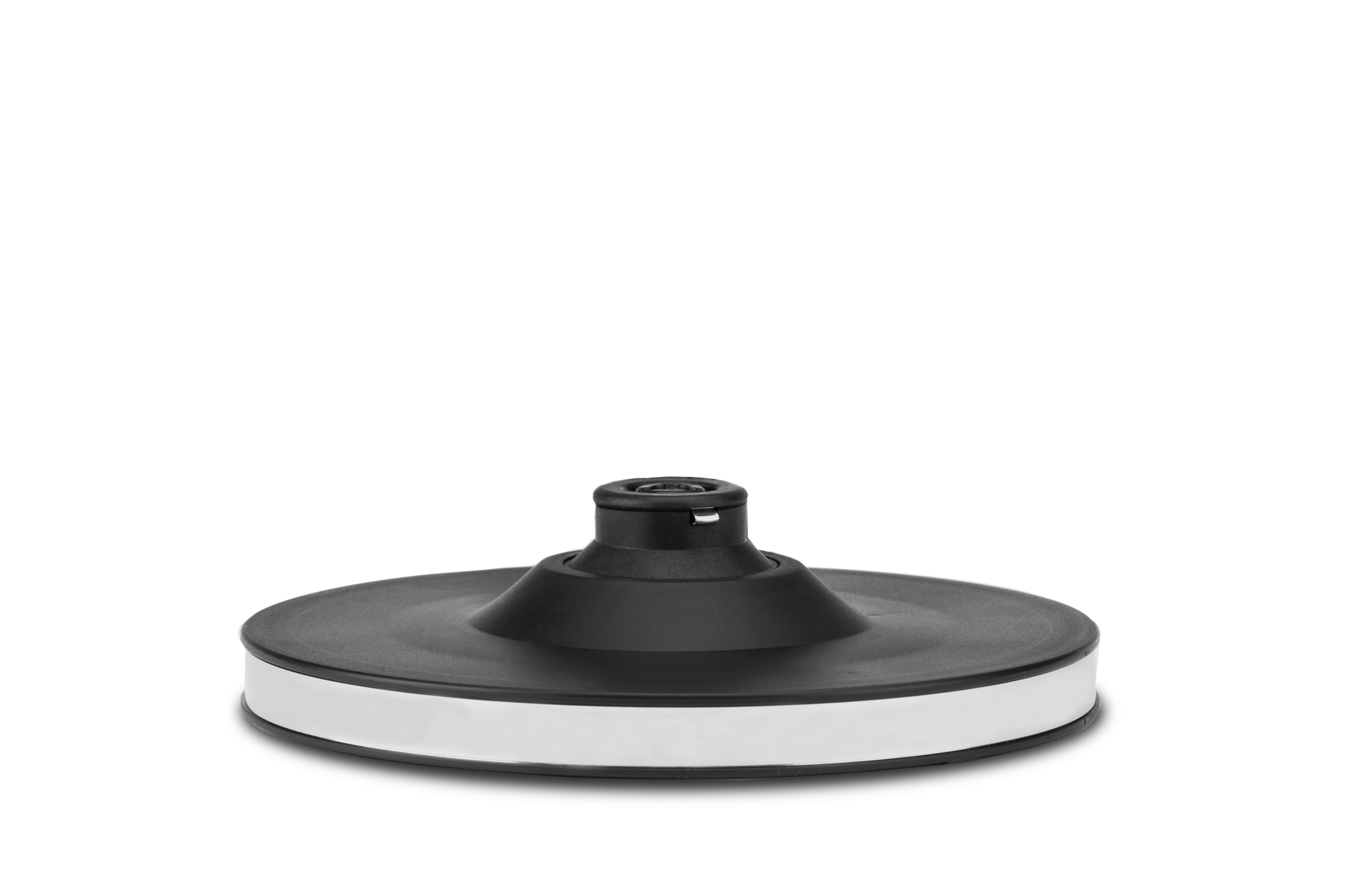 Schwarze Basis eines Wasserkochers mit einem weißen Streifen am Boden, isoliert auf Weiß.